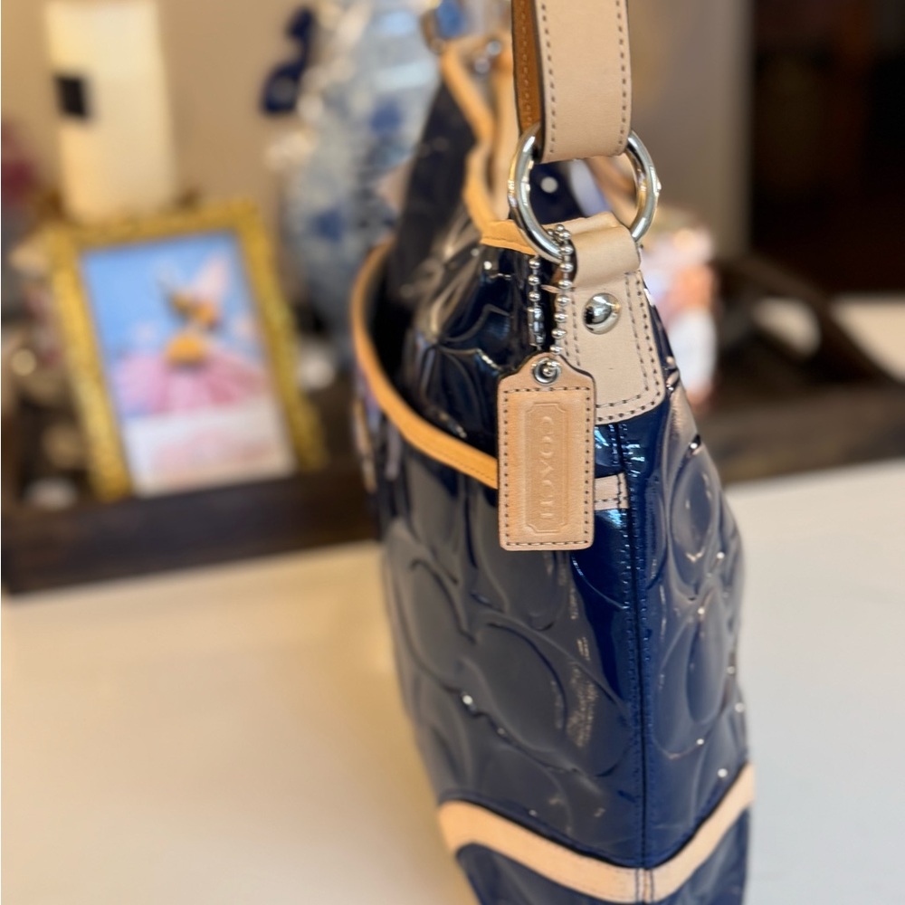 💙💛 NWT COACH PEYTON NAVY PATIENT LEATHER BAG! - Picture 8 of 13